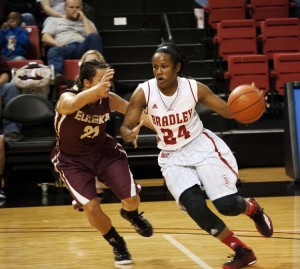 Junior Sameia Kendall drives to the hoop in the Nov. 7 exhibition game against Eureka College. Photo by Maggie Cipriano.