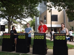Students answer 90s related trivia while playing a game at the ACBU event That’s So 90s Saturday on Olin Quad. Photo by Christopher Noonan.