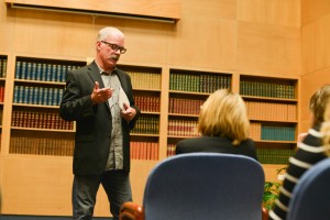 Illinois Poet Laureate and Bradley English professor Kevin Stein discussed his postcard project at his presen- tation in the Cullom-Davis Library. Photo by Katlyn Gerdes.