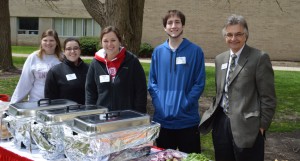 Students and a business professor gather for the barbecue event that kicked off the Foster Week. Events followed for the rest of the week. Photo by Anna Foley.