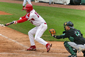 Freshman Phil Kaiser attempts to lay down a bunt in Sunday’s win over North Dakota. The Braves went on to win the game, picking up their first series win on the season. Bradley’s luck didn’t last though, as it fell to Illinois on Tuesday. Photo by Louis Amberg