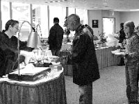 Students and their families eat brunch on Sunday morning as part of this year’s Parents’ Weekend.